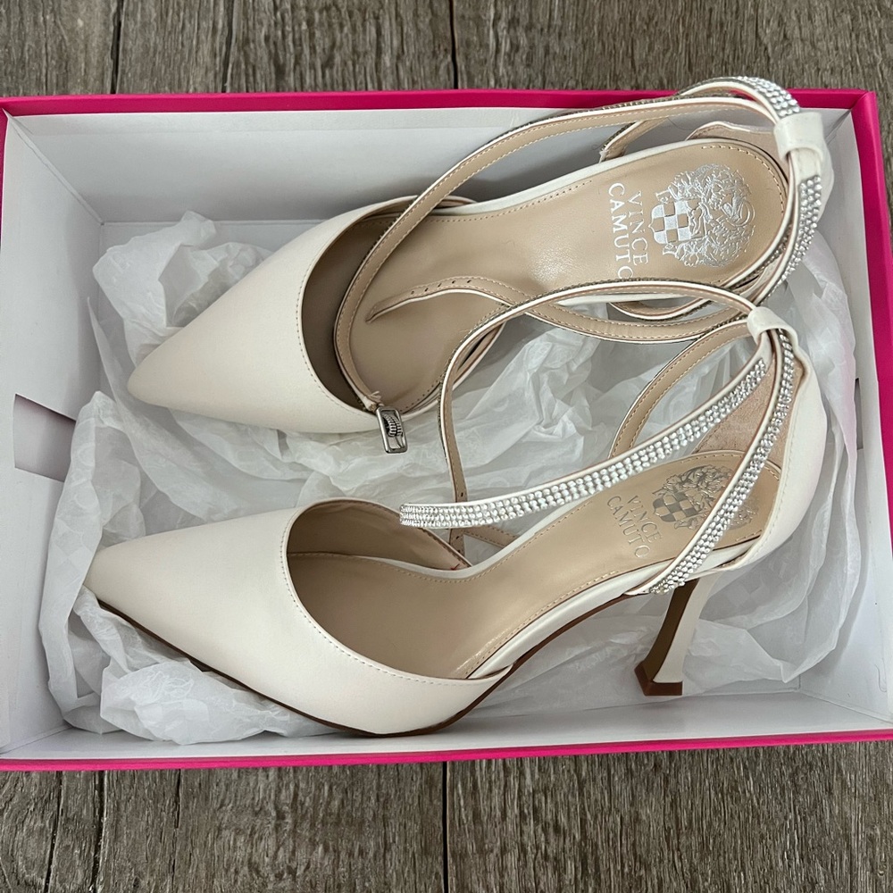 Vince Camuto Women's ketrinda White milk satin Heels size 8